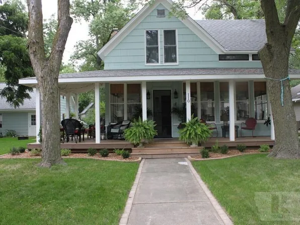 110 13th Ave S, Clear Lake, IA 50428