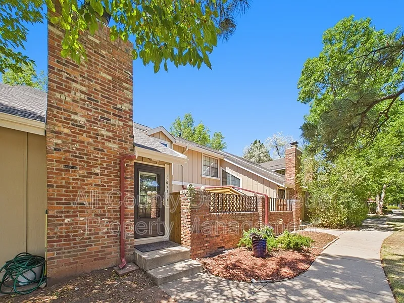 3 bed, 2.5 bath, 1875 sqft, $3,295 — Photo 2