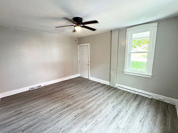 2nd image of 1013 Willow Rd