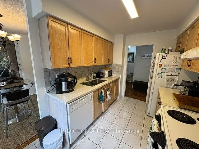 800 Sheppard Ave W #209 — Photo 15