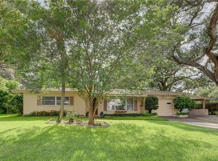 520 Forest Pkwy E, Largo, FL 33771
