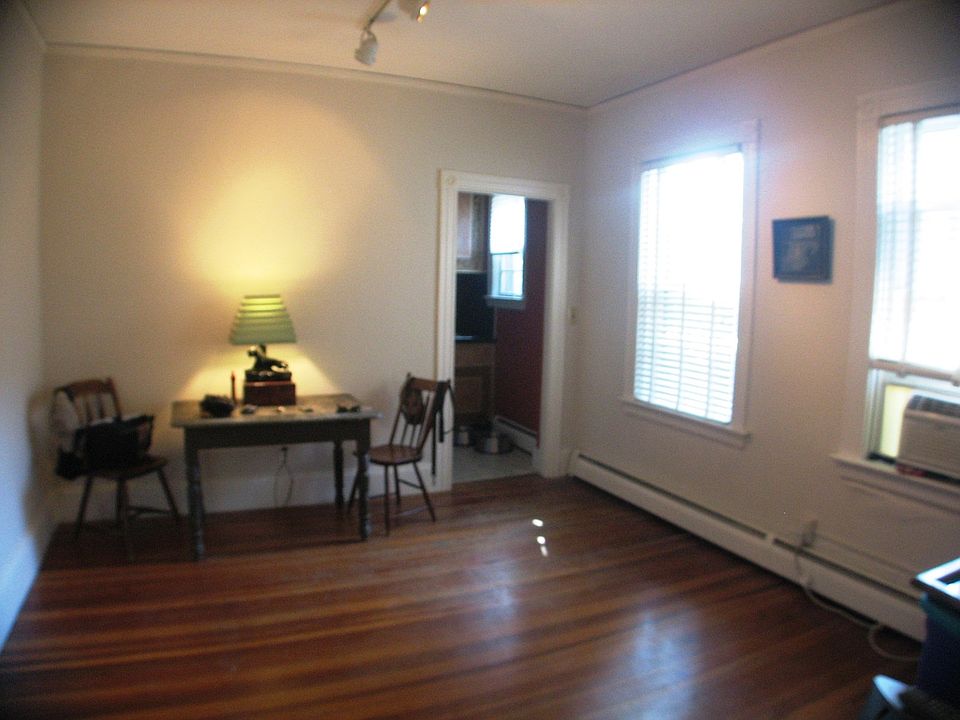 Living Room/Dining Area