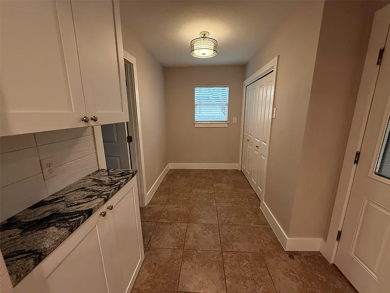 11101 Elm St — Photo 15