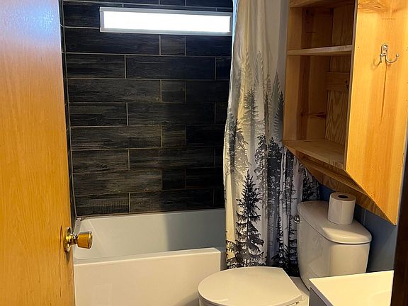 3rd image of 14140 Church Rd