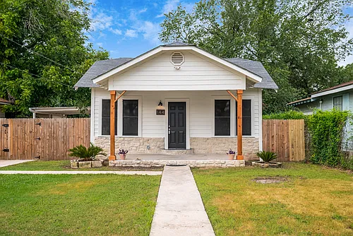 144 Thelka St Photo 1