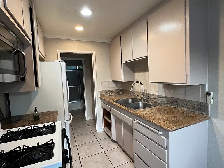 311 Mesa Dr #3 — Photo 1