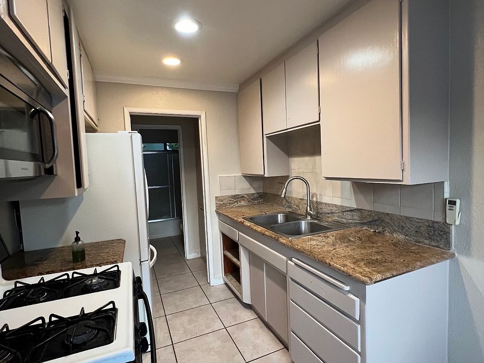 1st image of 311 Mesa Dr APT 3