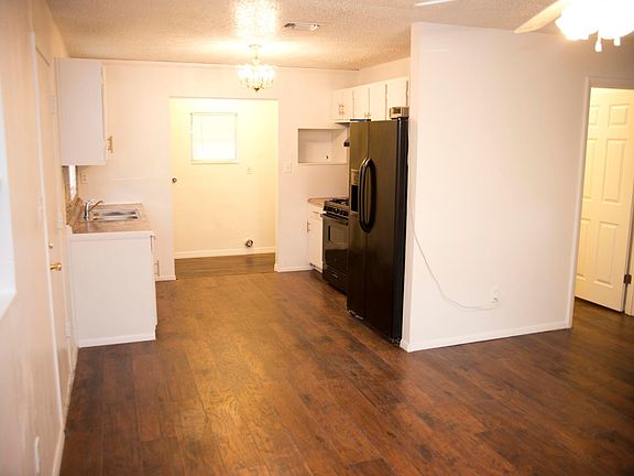5th image of 908 Olive St