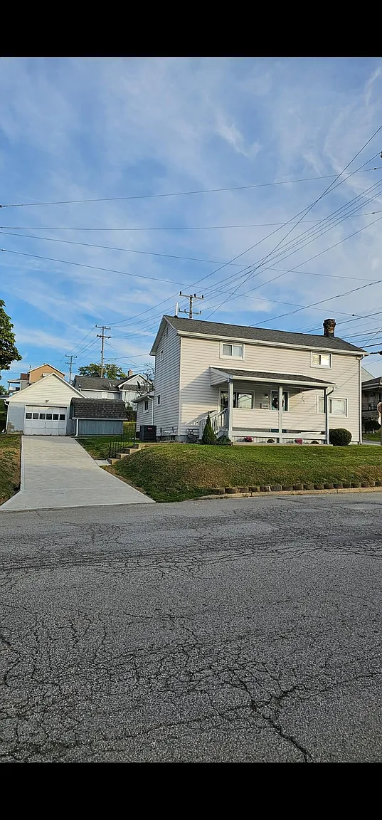 1199 Bechtel St photo 1