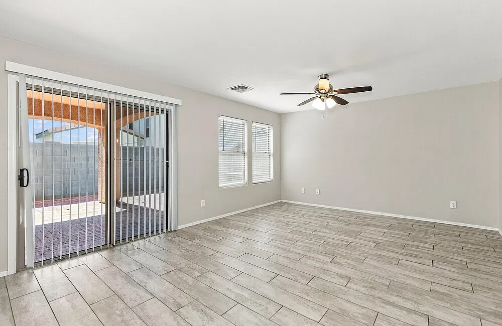 3 bed, 2.5 bath, 1918 sqft, $2,270 — Photo 4