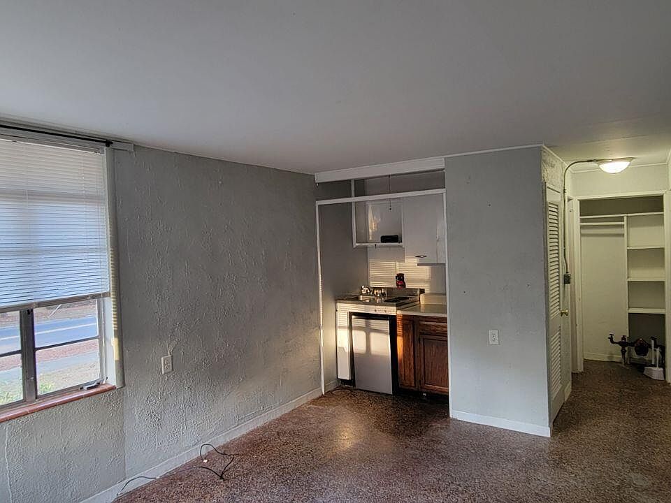 2nd image of 165 N May St APT 1