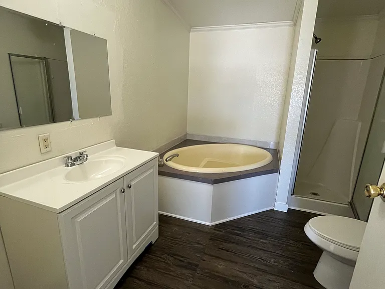 712 Arkansas Ave — Photo 9