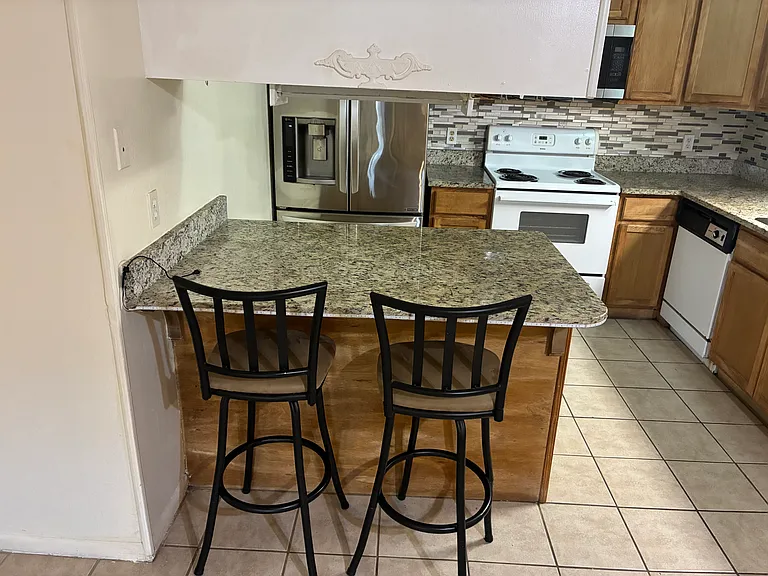 3510 Crestside Dr — Photo 8