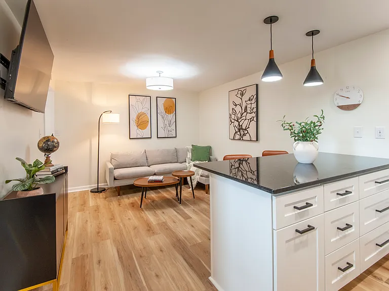 1008 Coleman St #B — Photo 11