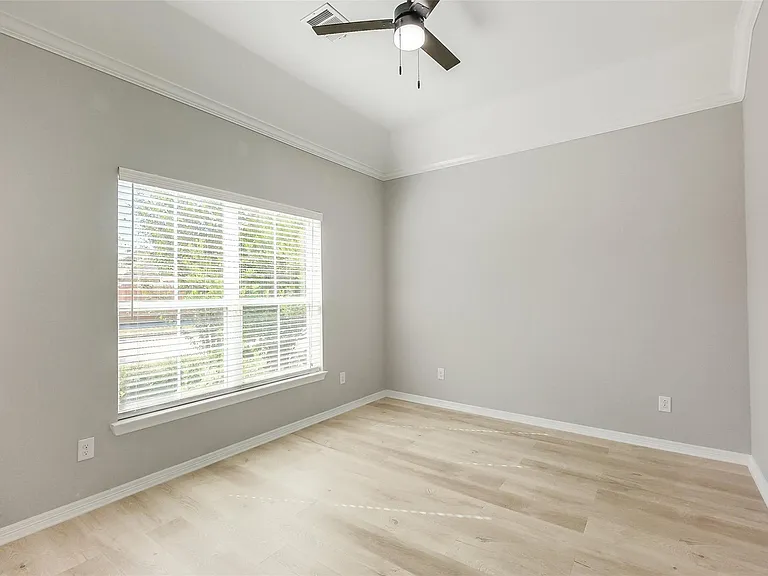 18314 Southwood Creek Dr — Photo 8