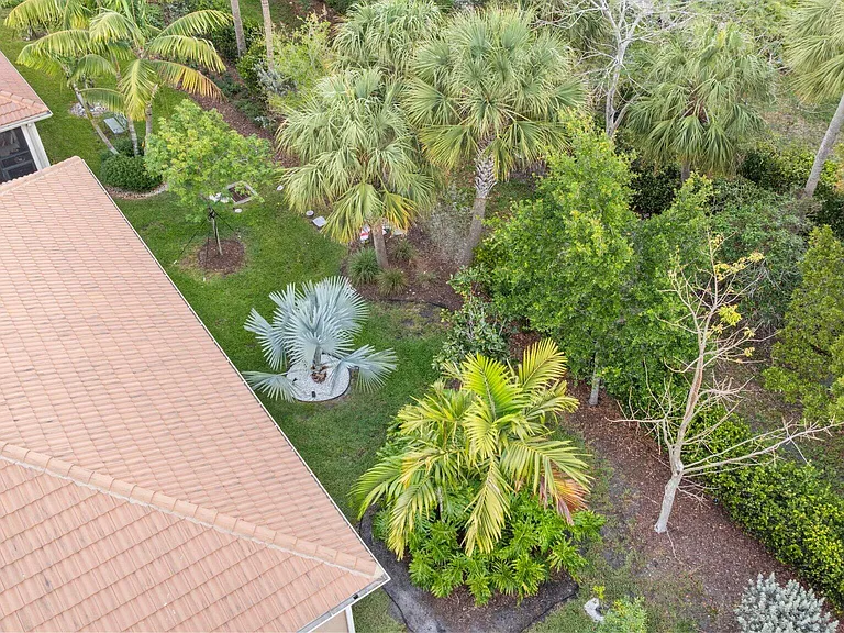 9368 Cantal Cir E — Photo 52