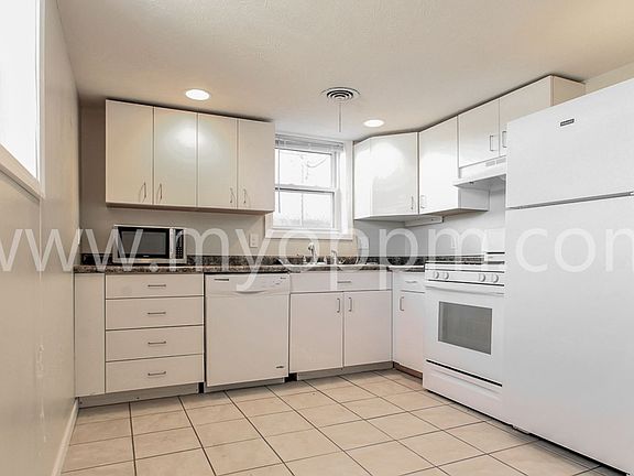4th image of 806 N 46th St #806/01