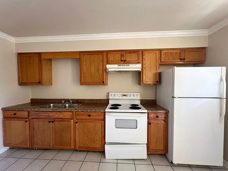 301 E Locust St — Photo 8
