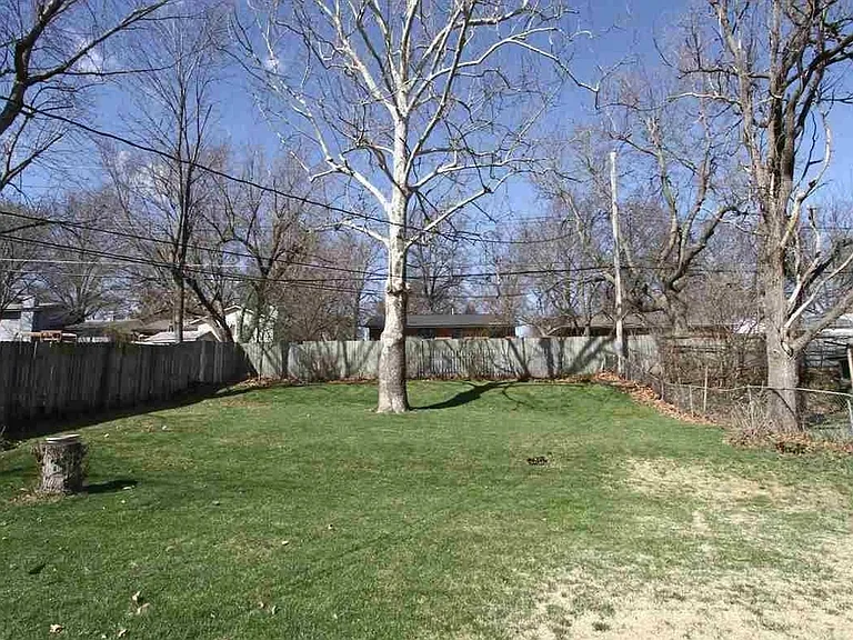 2449 S 37th St — Photo 3