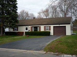 152 Iroquois St, Webster, NY 14580