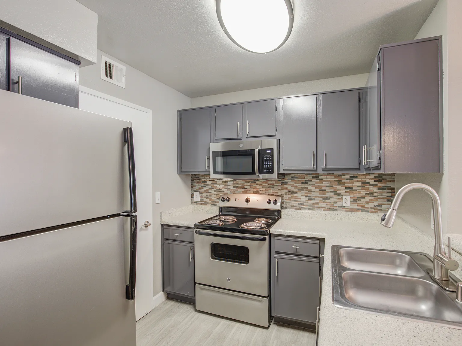 Solis at Flamingo — Photo 4