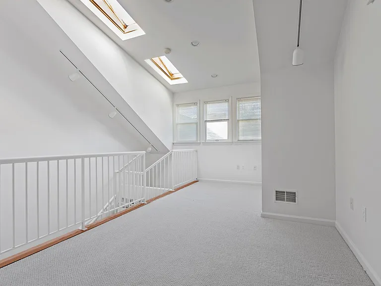 326 Hailman St — Photo 7