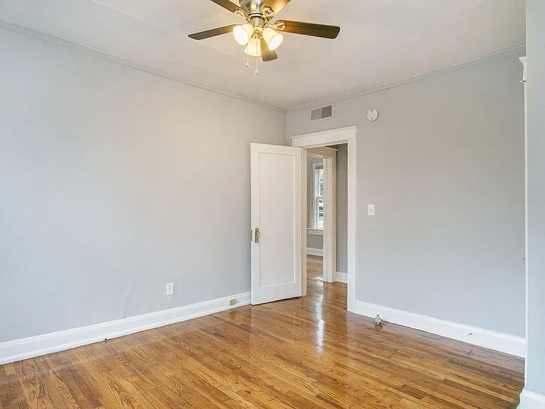 Sycamore Manor Apartments — Photo 8