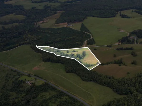 24 Blue Ridge Dr, Appomattox, VA 24522