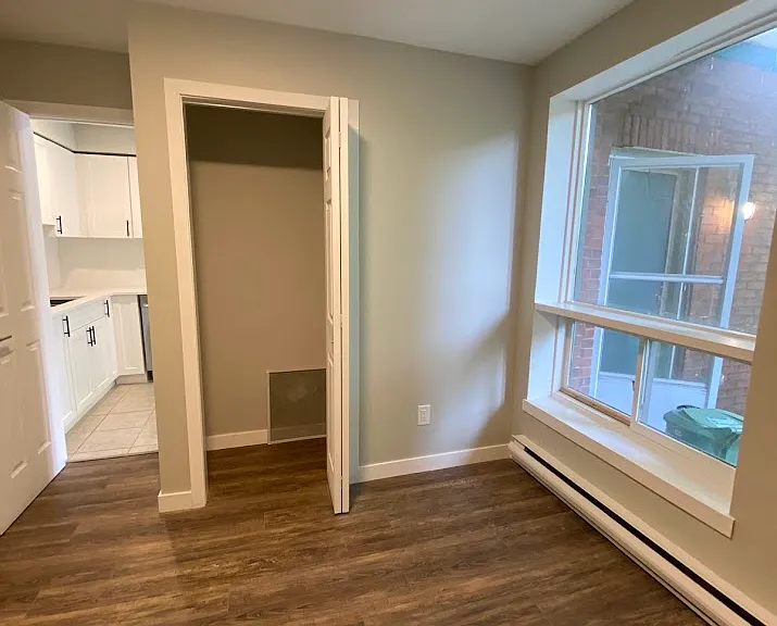 203 Elmwood Ave E — Photo 19