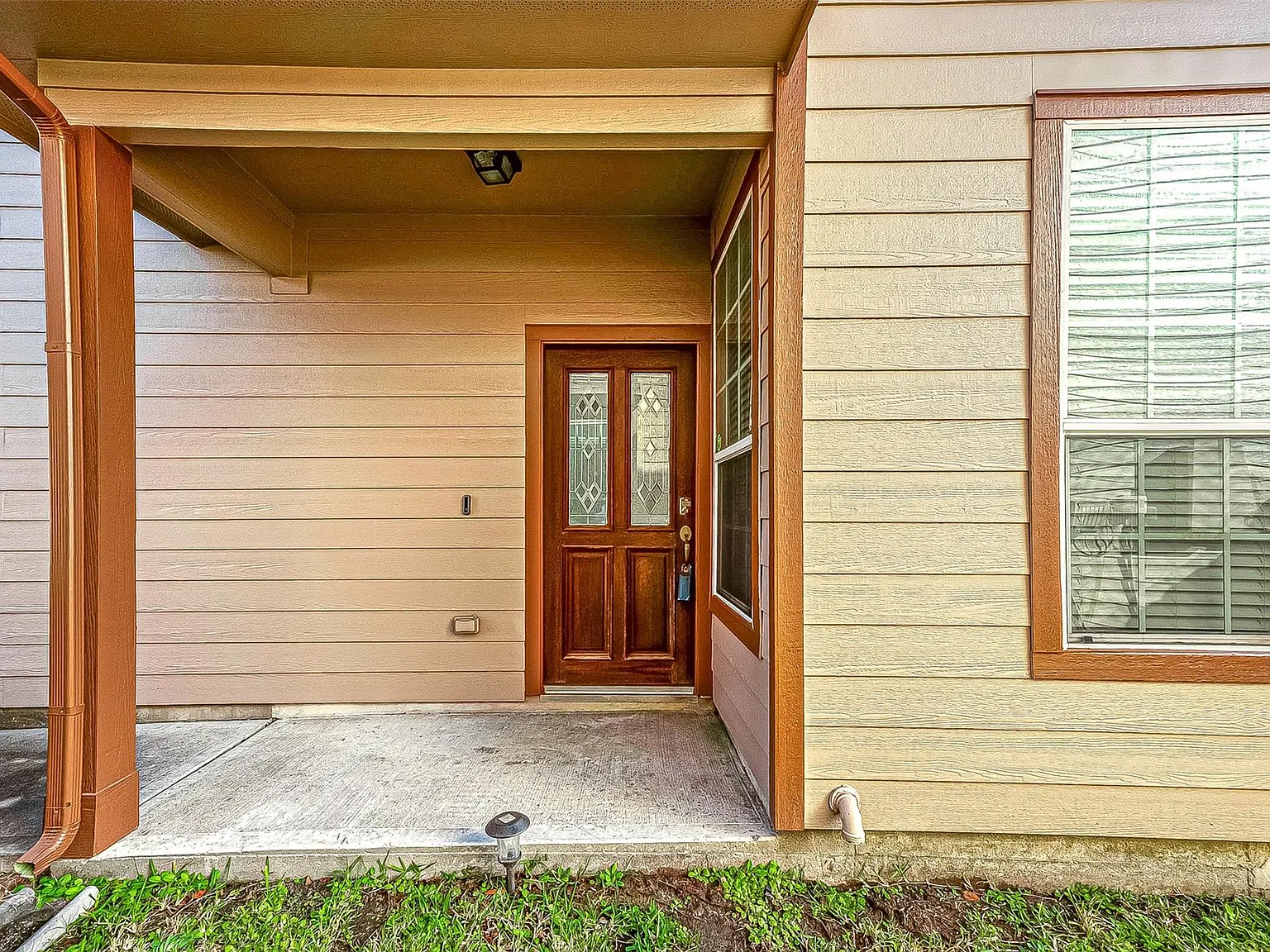 3 bed, 2.5 bath, 1518 sqft, $1,900 — Photo 3