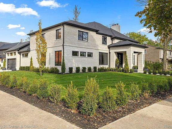 2nd image of 2211 Golfview Dr