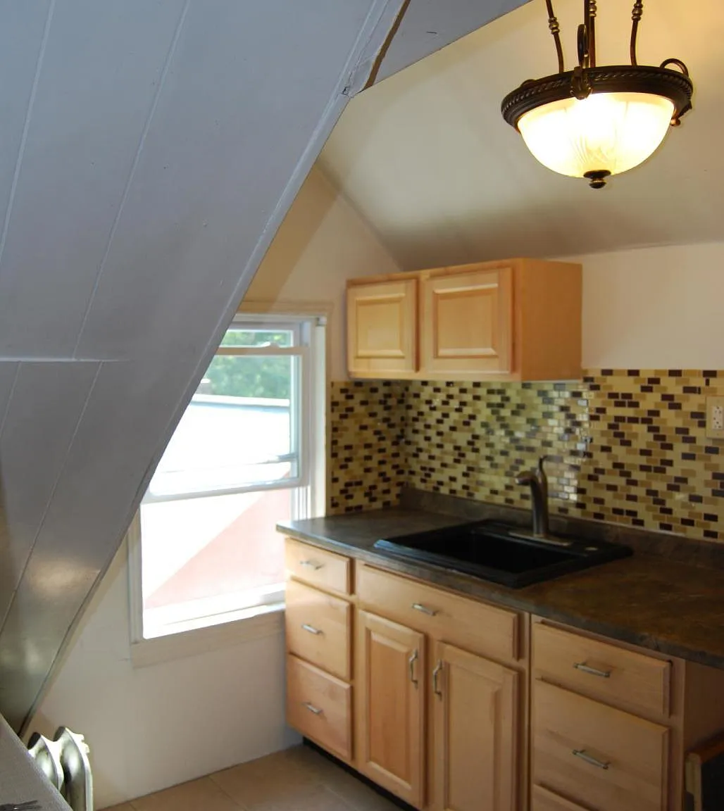 3 bed, 1000 sqft, $2,750 — Photo 3