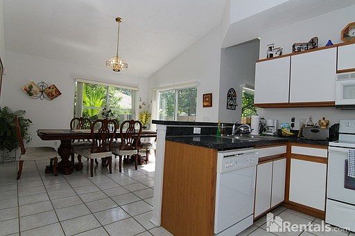 3rd image of 10443 Glassborough Dr