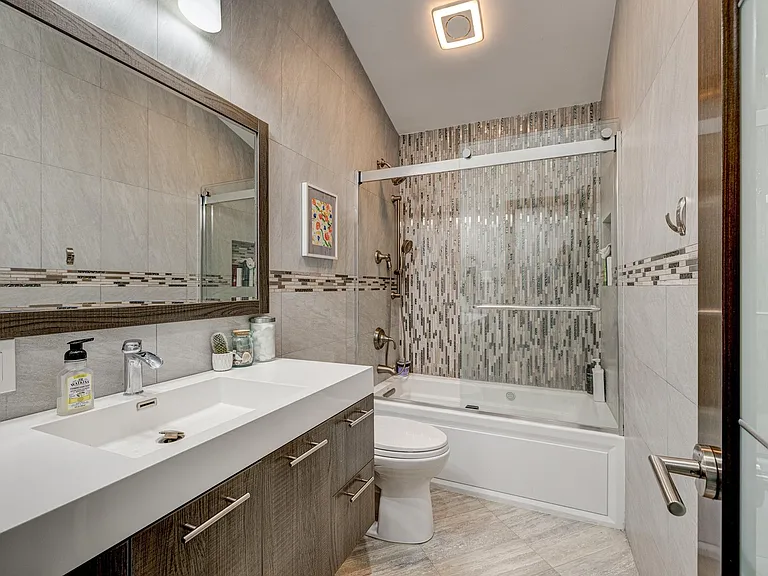 9 Lakeville Ln — Photo 13
