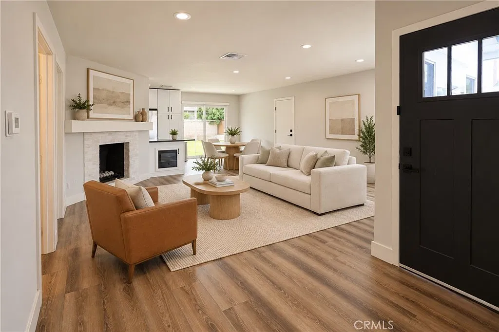 2 bed, 2.0 bath, 1225 sqft, $6,000 — Photo 2