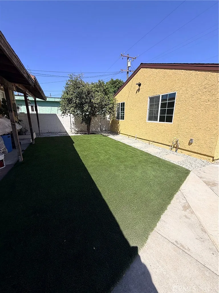 2 bed, 748 sqft, $3,000 — Photo 2
