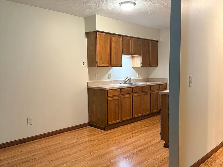 637 Mentor Ave — Photo 10