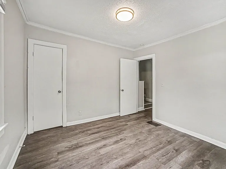 5114 Brooklyn Ave — Photo 9