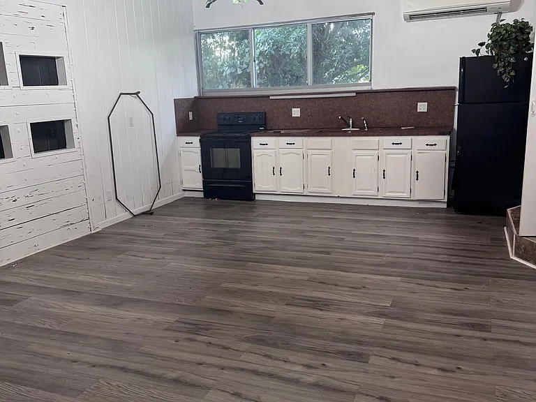 5250 Rock Island Rd — Photo 2