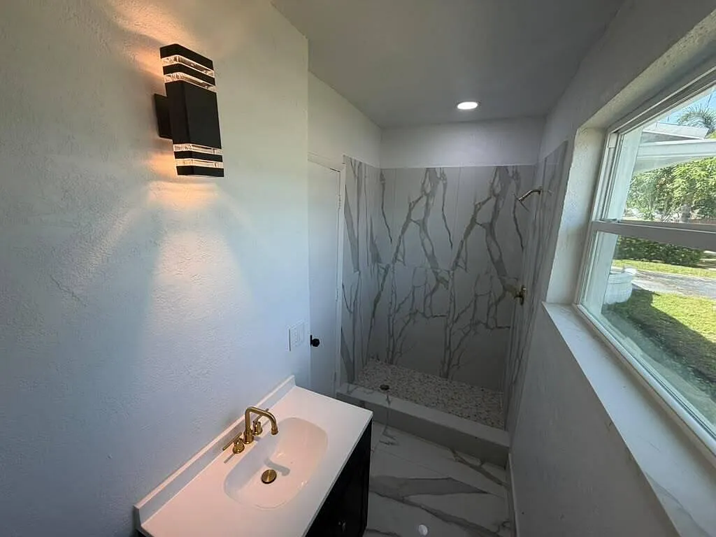 4 bed, 2.0 bath, 1700 sqft, $3,900 — Photo 3