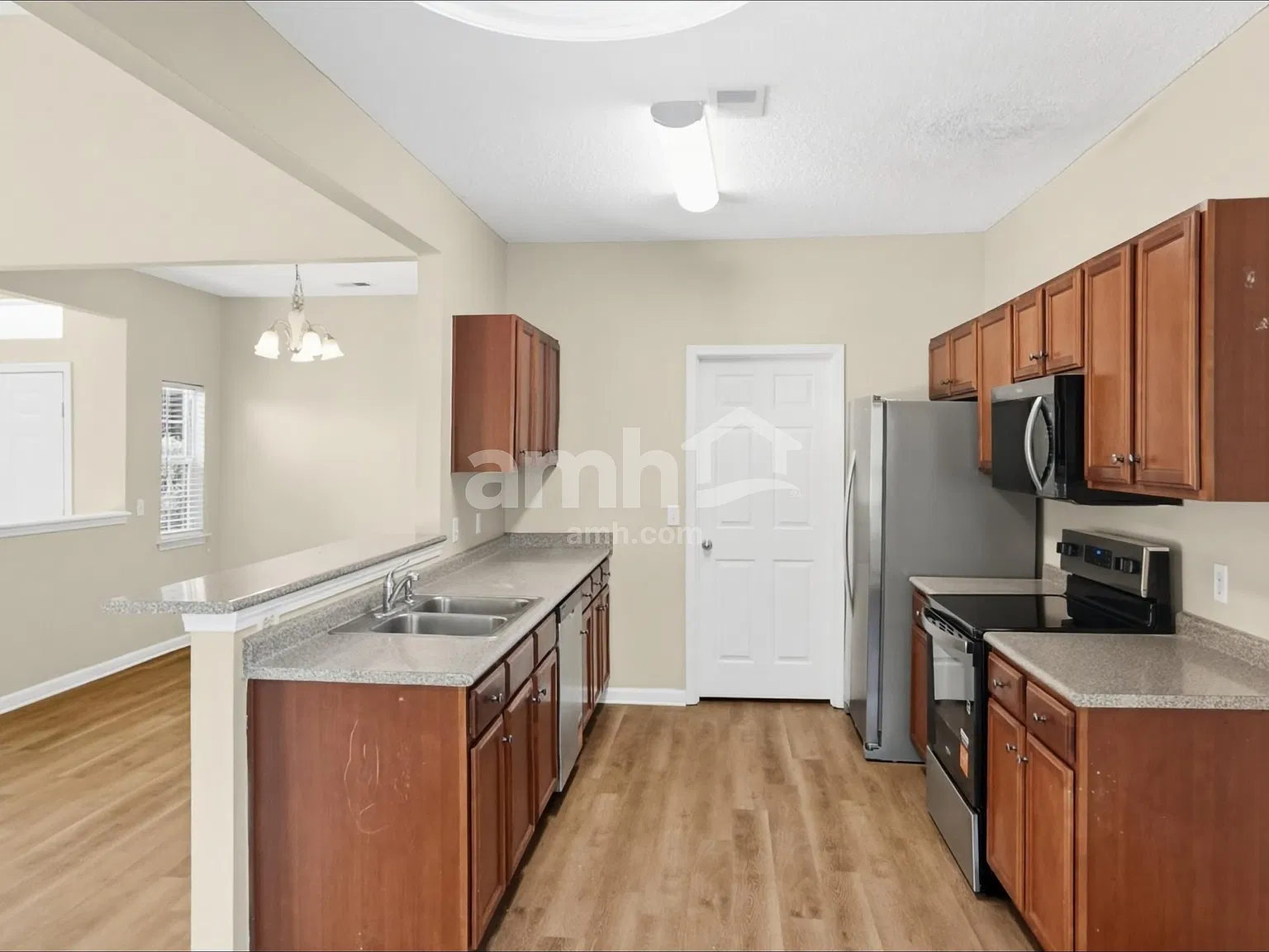 3 bed, 2.0 bath, 1511 sqft, $2,230 — Photo 4