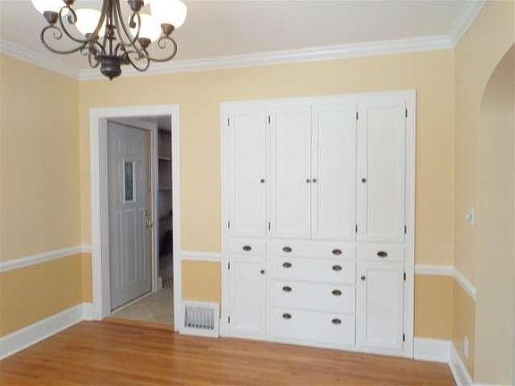 3rd image of 1321 Sharon St