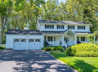 6 Raven Dr, Commack, NY 11725
