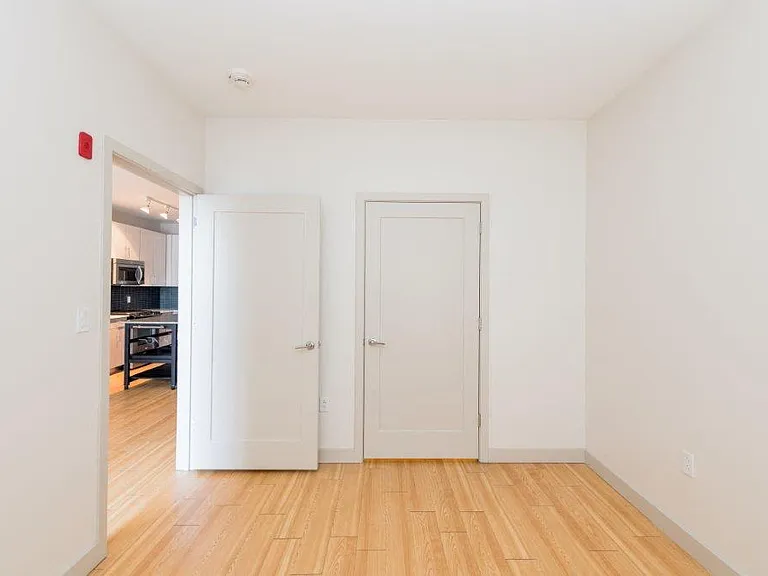 West Square Apartments — Photo 167
