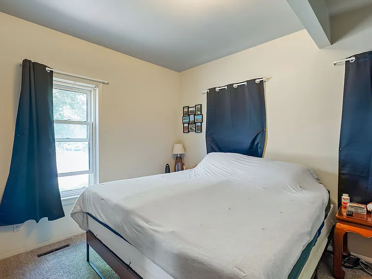 331 N Loomis Ave — Photo 4