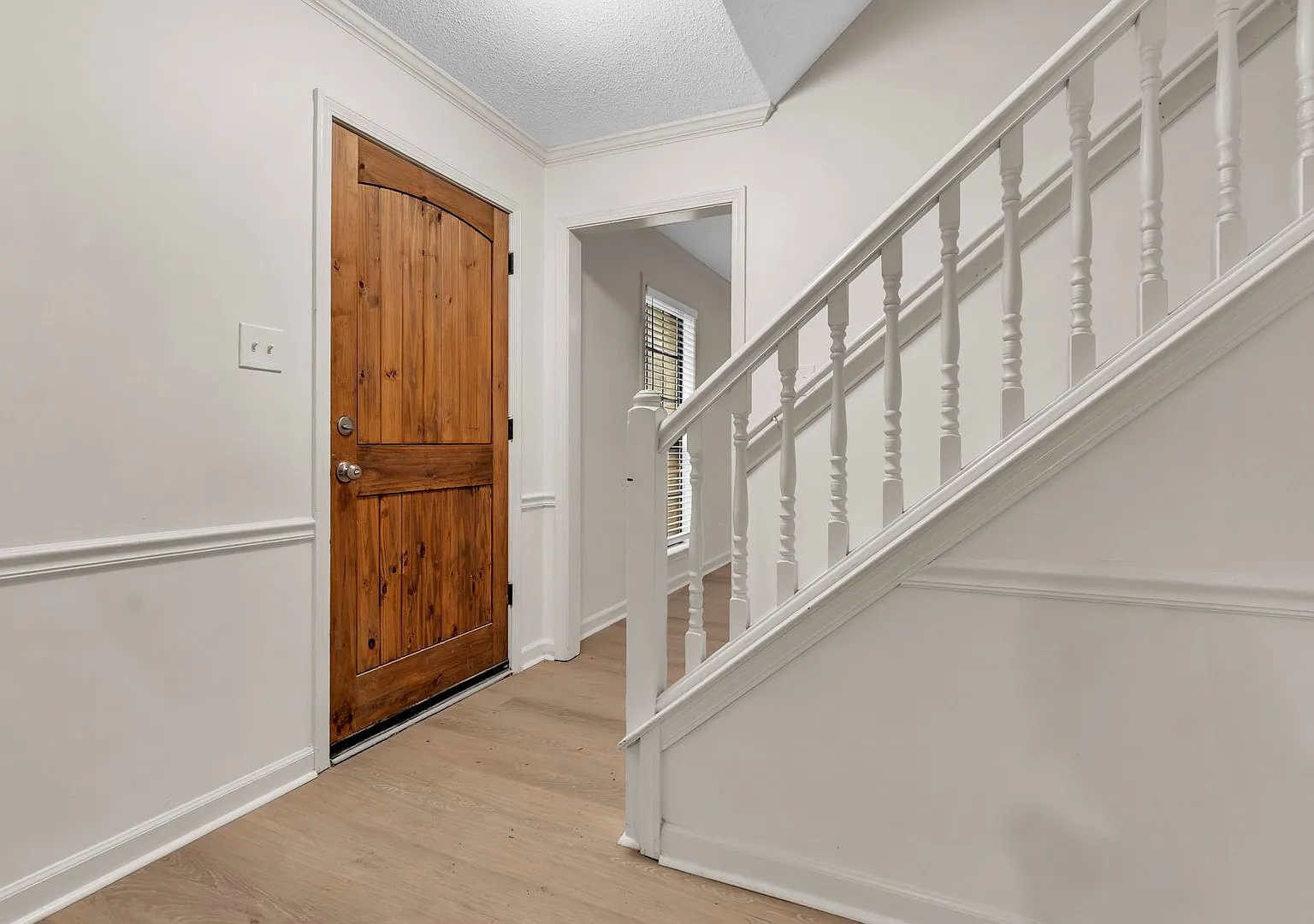 Beautifully Renovated 4-Bedroom Home with Fifth Bedroom or Bonus-Room Option — Photo 4