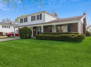 695 Victoria Rd, Des Plaines, IL 60016