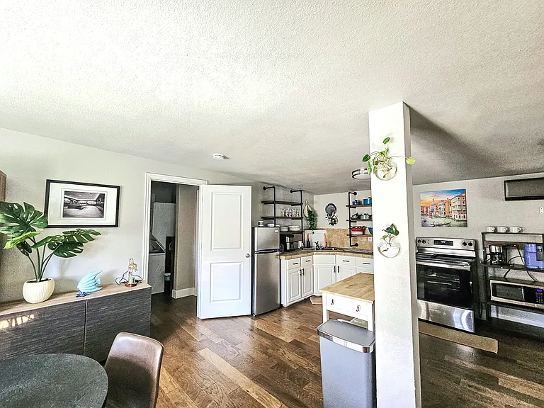 2227 Washington Ave — Photo 4
