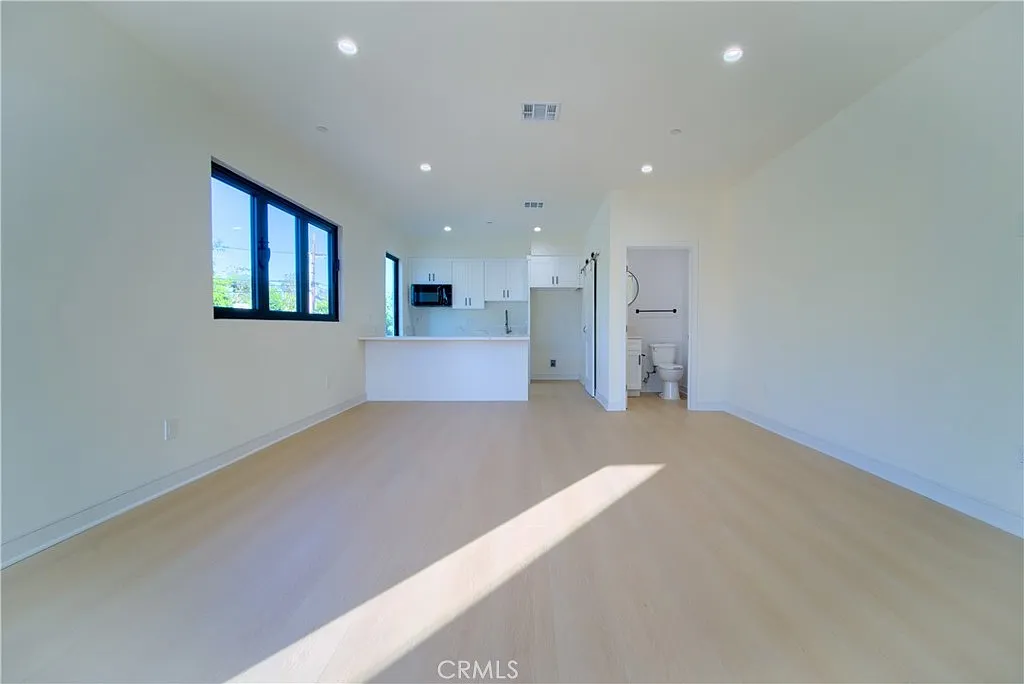 2676 Newell St — Photo 4