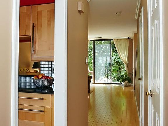 3rd image of 959 S Scott St #900